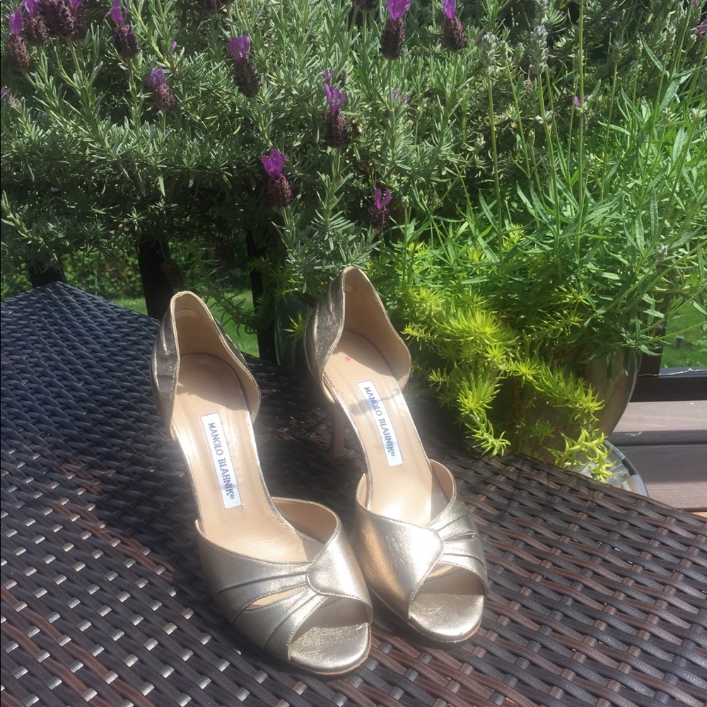 Manila Blahnik Gold Peep Toe d’Orsy Heels